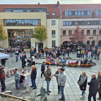 HM-Marktplatz mit Eisenbahn